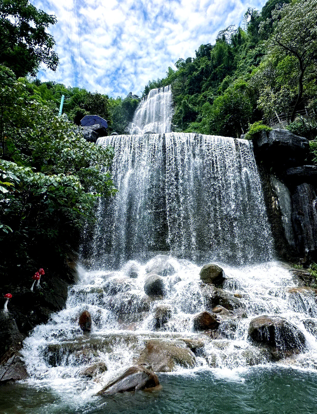 清遠筆架山多級瀑布與森林景觀